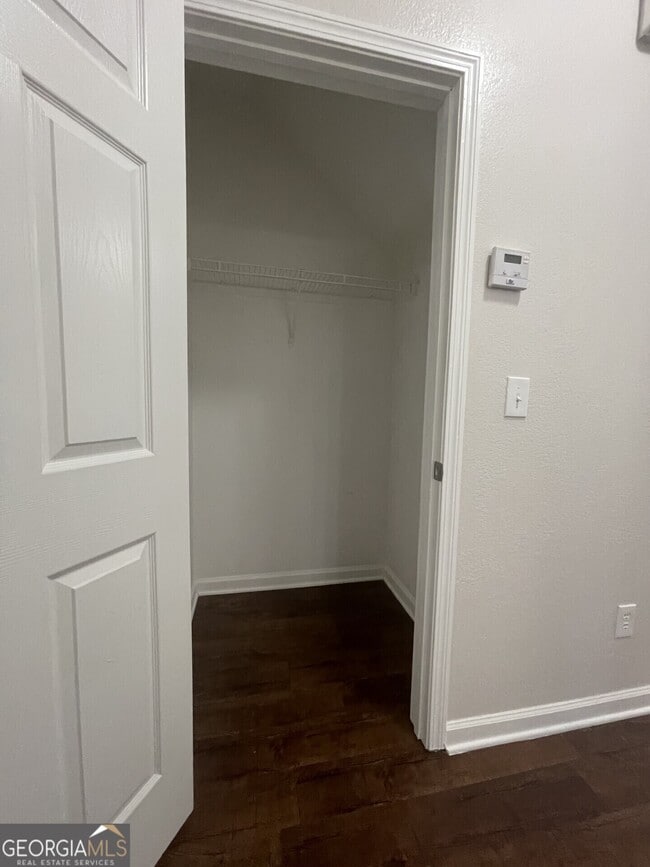 Building Photo - 387 Brookview Dr