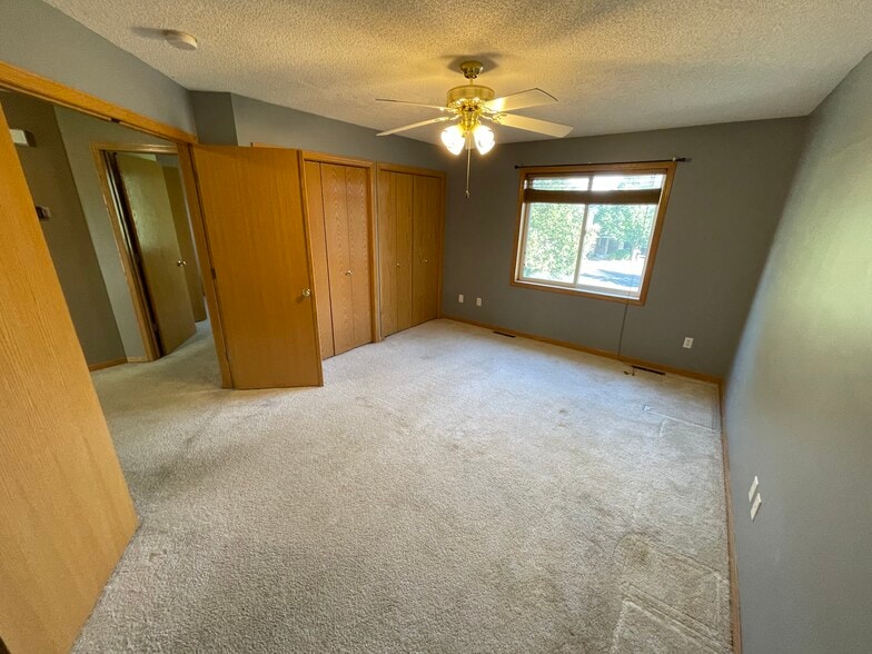 Upper level primary room - 15115 Cimarron Ct
