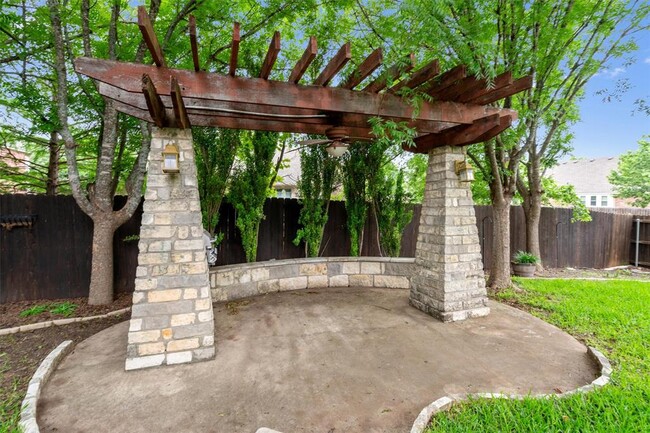 Building Photo - 390 Clarence Ct
