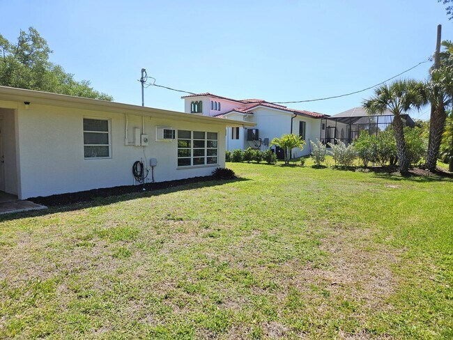 Building Photo - Venice Island – North of Venice Ave - Annual Single Family Home– Minutes from Venice Beach, Mains...