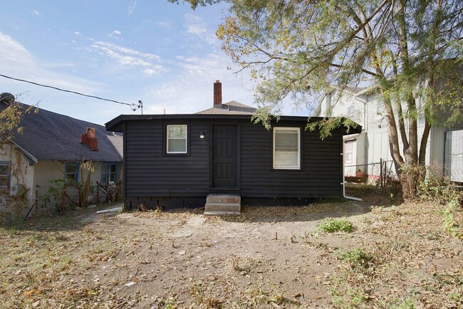 Building Photo - Charming 3-Bedroom Home with Granite Count...