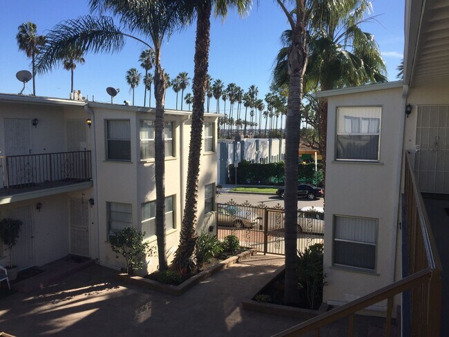 Building Photo - 3811 W 54th St