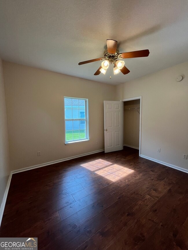 Building Photo - 204 Royal Palms Ave
