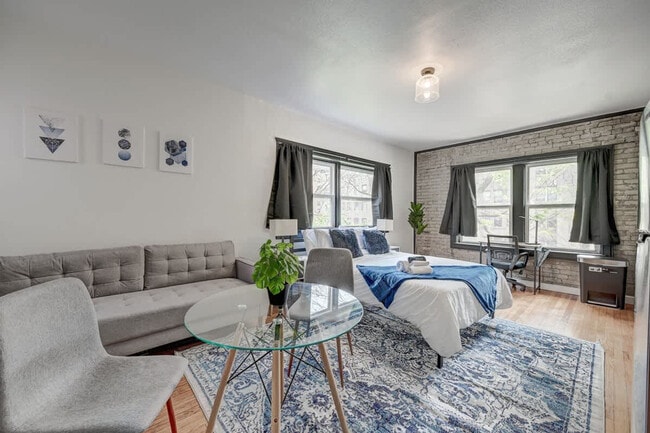 Building Photo - 1925 N Prospect Ave