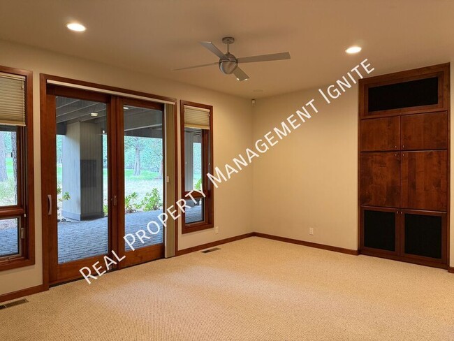Building Photo - 3337 NW McCready Dr