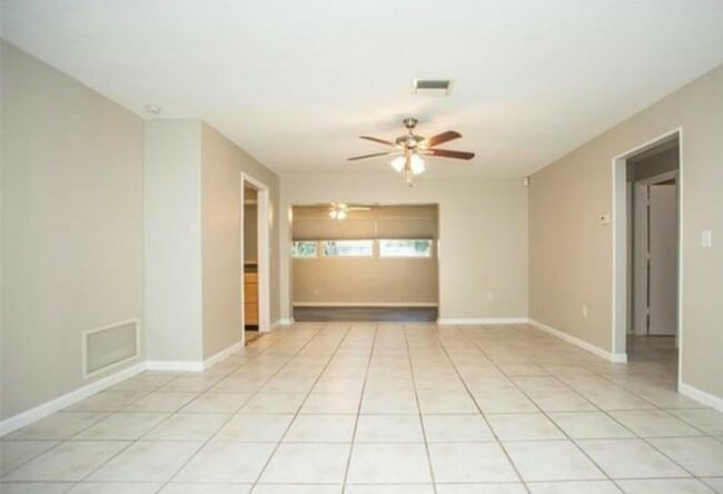 Building Photo - 2186 Greenbriar Blvd