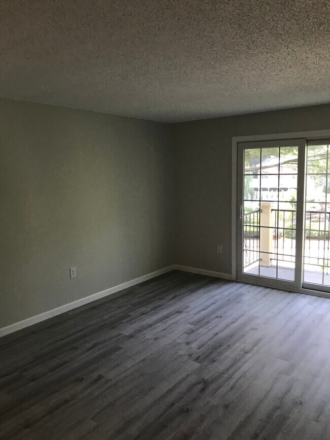 Living room - 15 Northbrook Dr