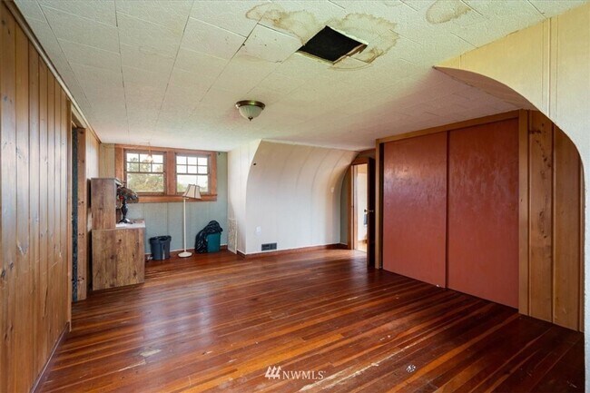 Building Photo - 3 Bedroom 1800 sq ft Cute Farm House with ...