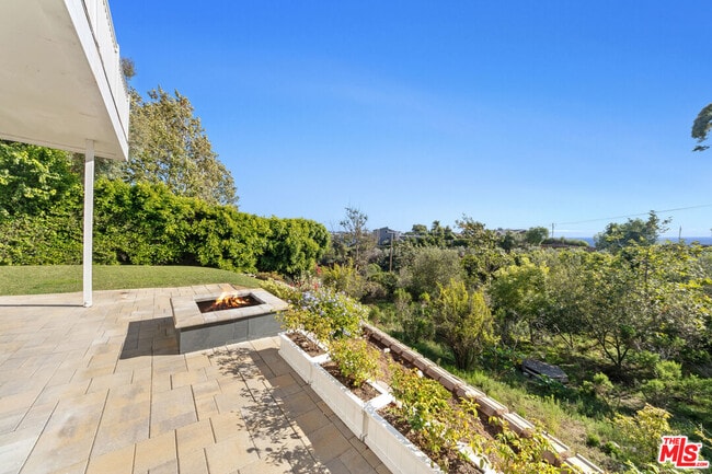 Building Photo - 5958 Busch Dr