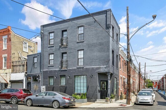 Building Photo - 1900 Waterloo St