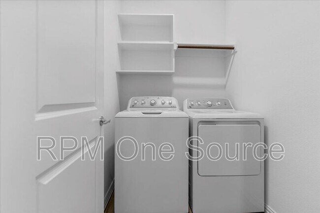 Building Photo - 812 Morwenna Rd