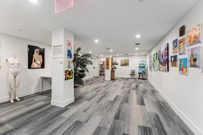 Building Photo - 111 SE 1st Ave