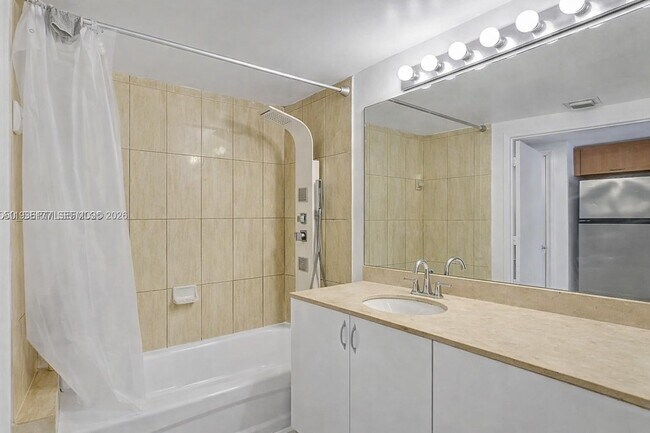 Building Photo - 1750 N Bayshore Dr