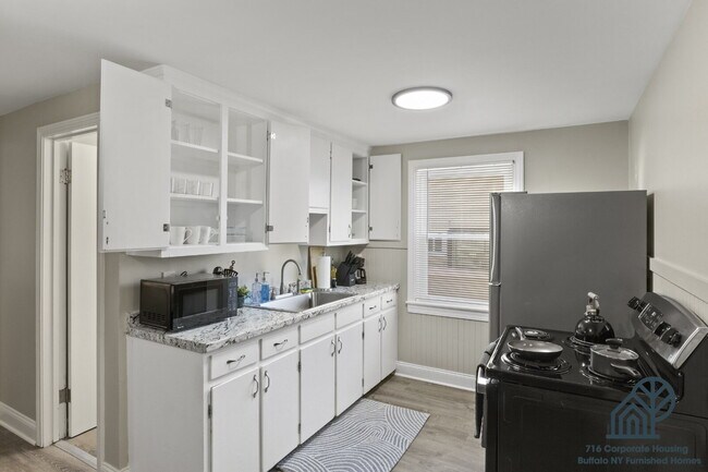Building Photo - Furnished 2-Bedroom Apartment Minutes from Highmark Stadium
