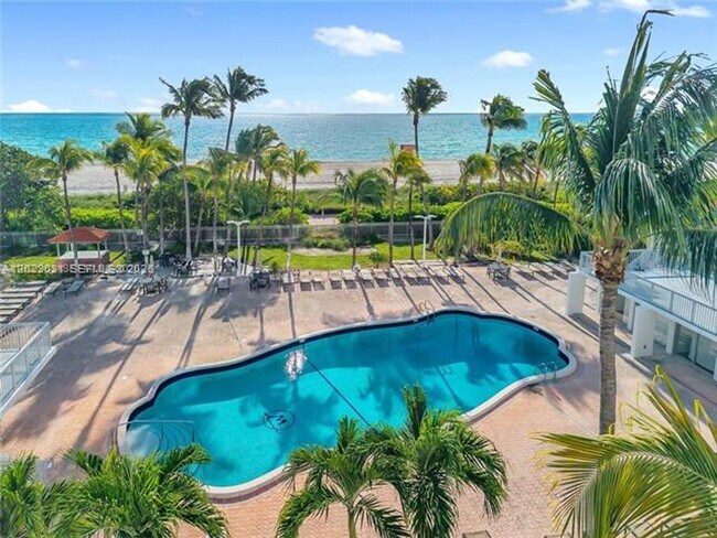 Building Photo - 2655 Collins Ave