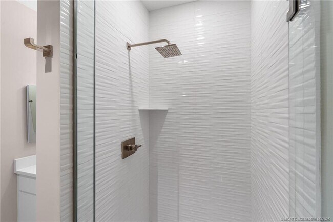 Building Photo - 41 SW Seminole St