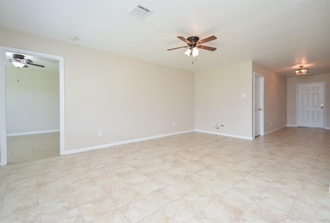 Building Photo - 29031 Rio Grande River Dr