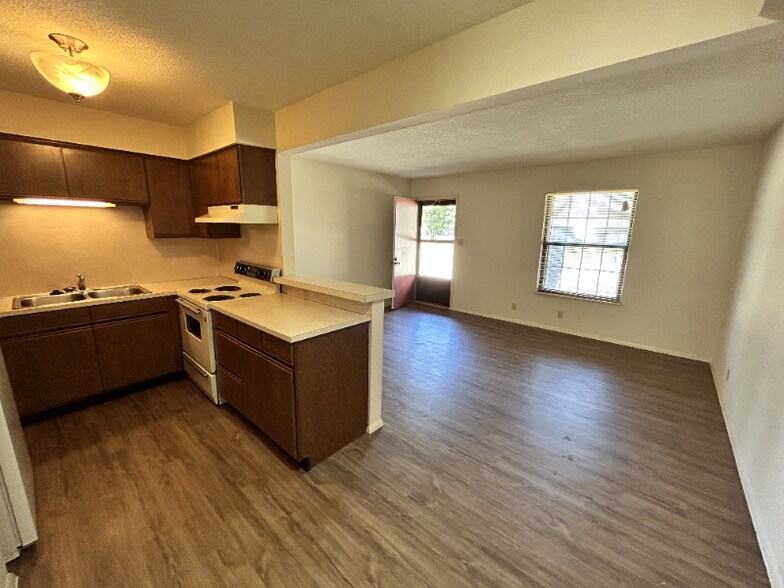 Building Photo - 606 Cumberland Dr