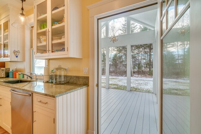 Building Photo - 14 Artist Point Rd