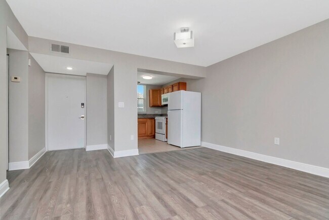 Building Photo - Move In Special - Up to 1 Month Free - Gro...