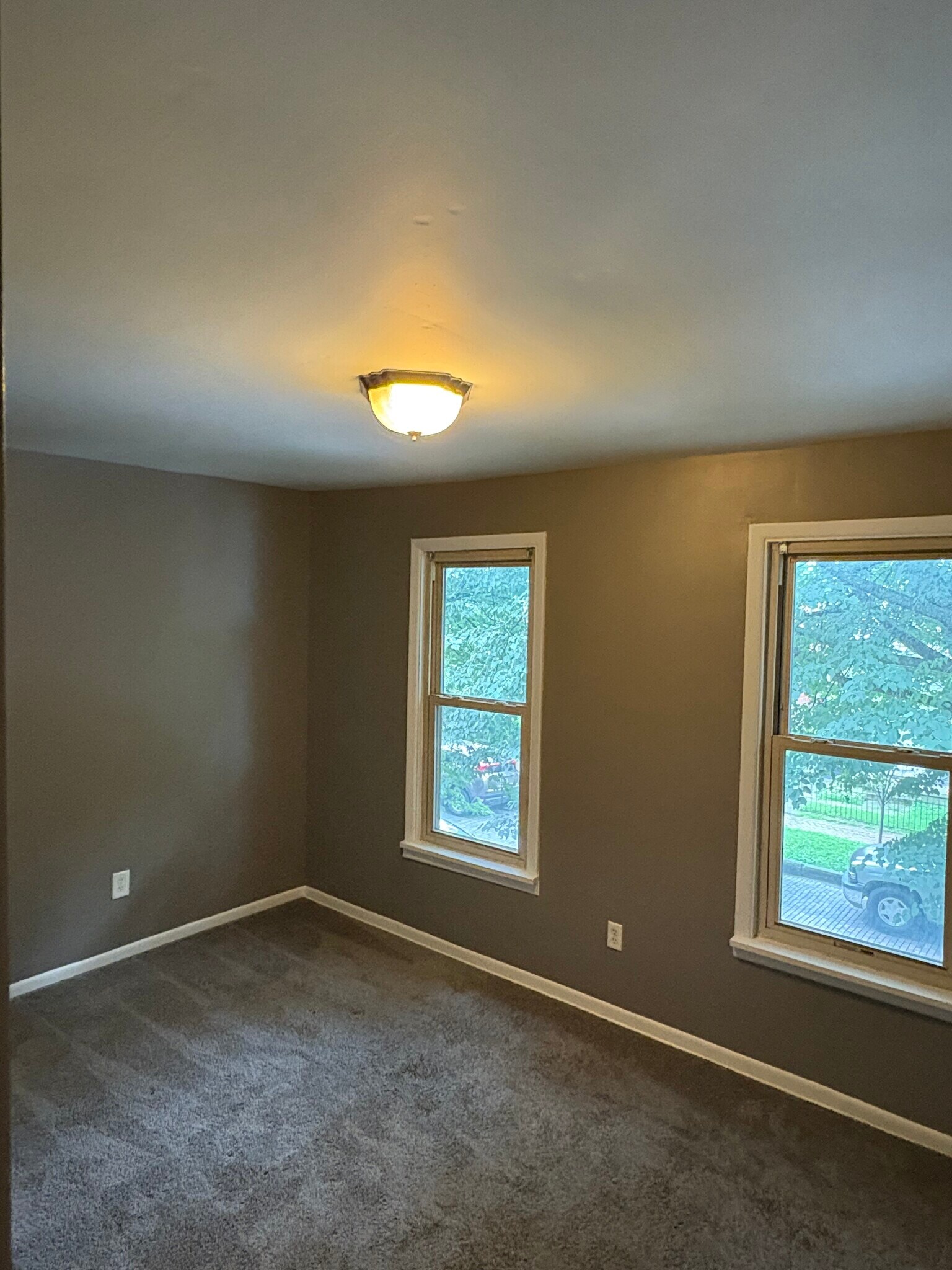 Bedroom 1 - 550 E Beck St