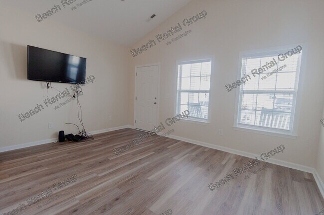 Building Photo - 605 Surfsong Way