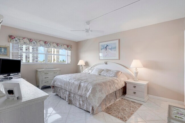 Building Photo - 20 Yacht Club Dr