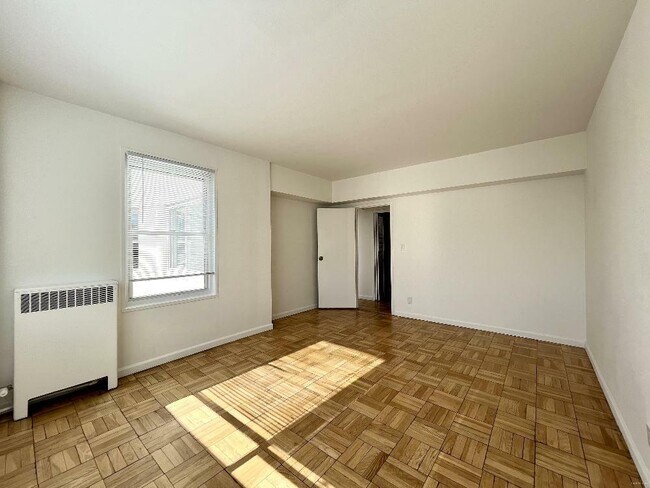 Building Photo - 405 Serrano Dr