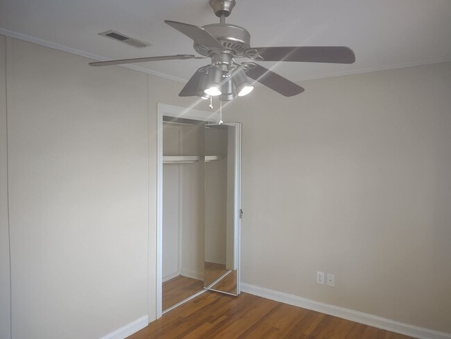Building Photo - 2 Bedroom 1 Bath Condo in the Cottages of ...