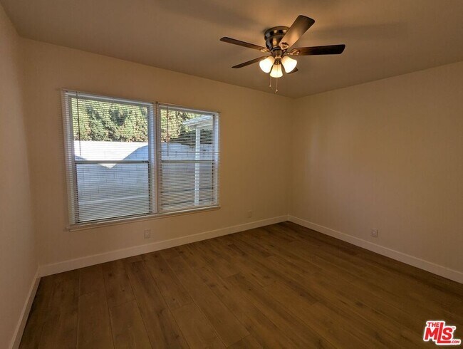 Building Photo - 6208 S Fairfax Ave