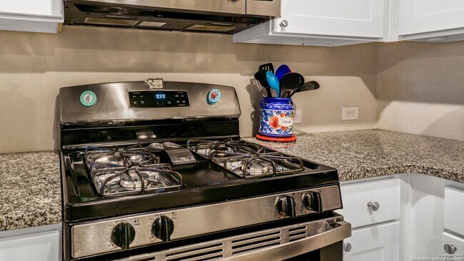 Building Photo - 3-BEDROOM LENNAR HOME IN NORTHEAST CROSSING