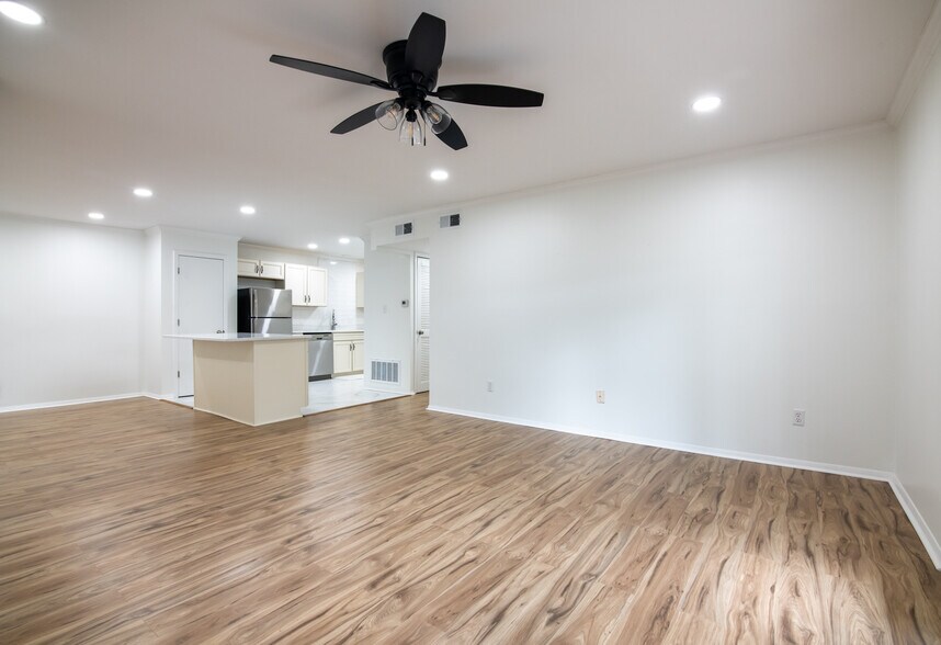 Building Photo - 500 Woodland Dr