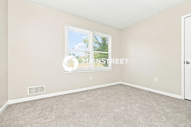 Building Photo - 3 Bedroom Pet-Friendly Home in Snellville, GA with Main Street Renewal
