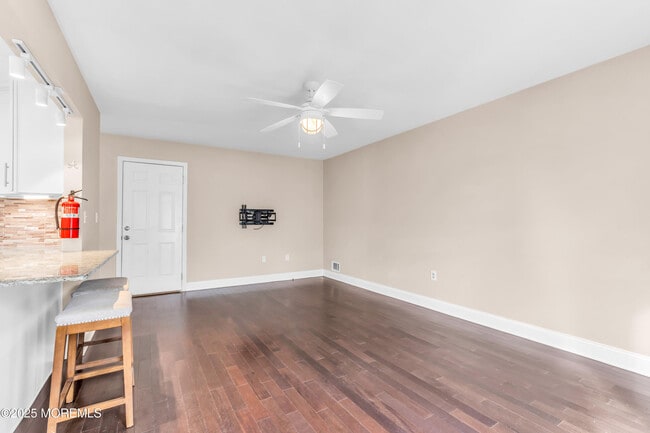 Building Photo - 922 Quincy Dr