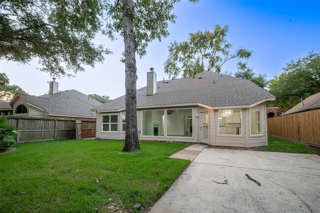 Building Photo - 2118 Westover Park Cir
