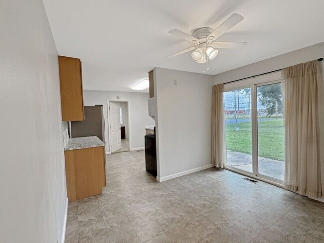 Building Photo - 610 W C St