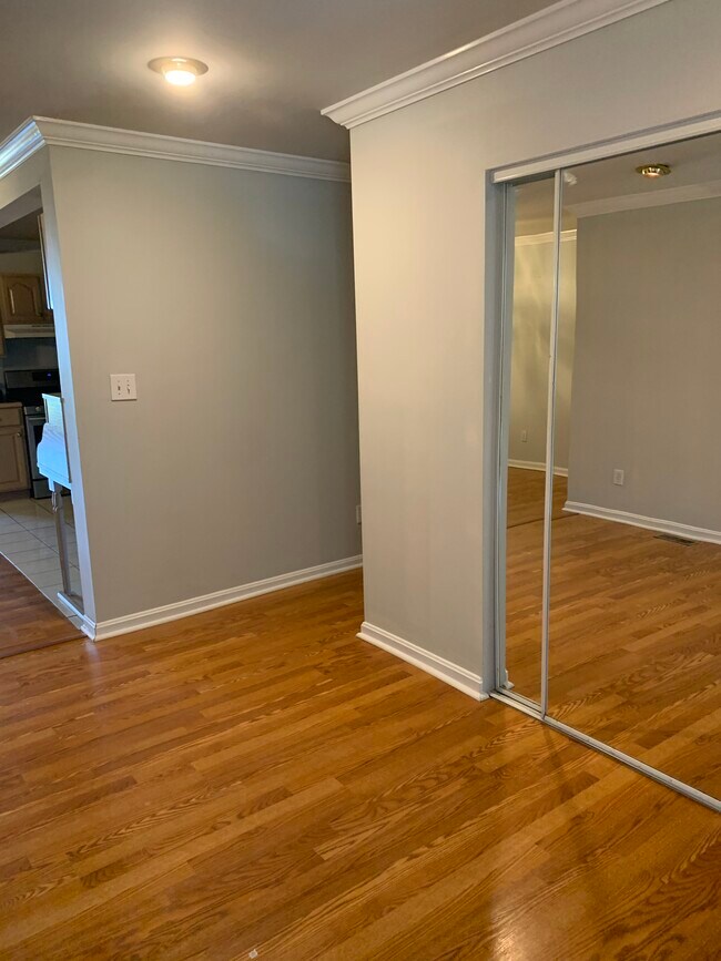 Building Photo - 8 Prospect St