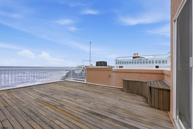 Building Photo - 119 S 11th Ave