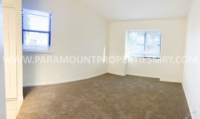 Building Photo - 405 Tyler Pl