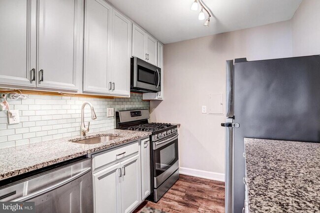 Building Photo - 12215 Braxfield Ct
