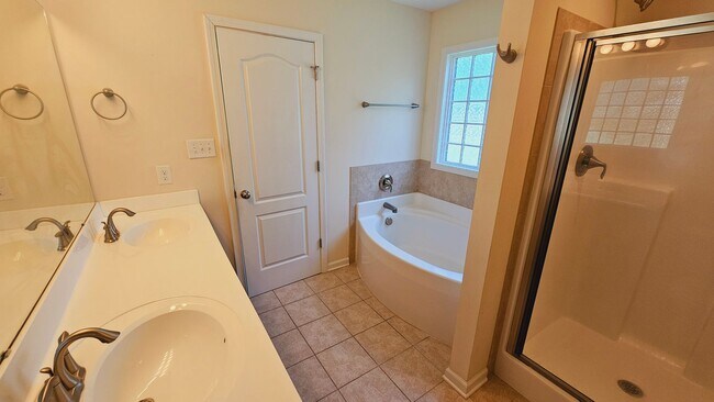 Building Photo - Wonderful 3BR, 2BA in Carolina Plantations