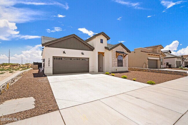 Building Photo - 13992 Margaret Ponce Ave