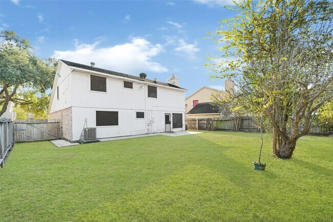 Building Photo - 5538 Fairview Forest Dr