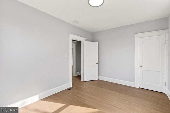 Building Photo - 29 W Elm Ave