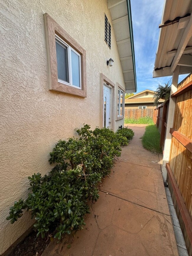 Building Photo - Welcome to this charming 1-bedroom, 1-bath...