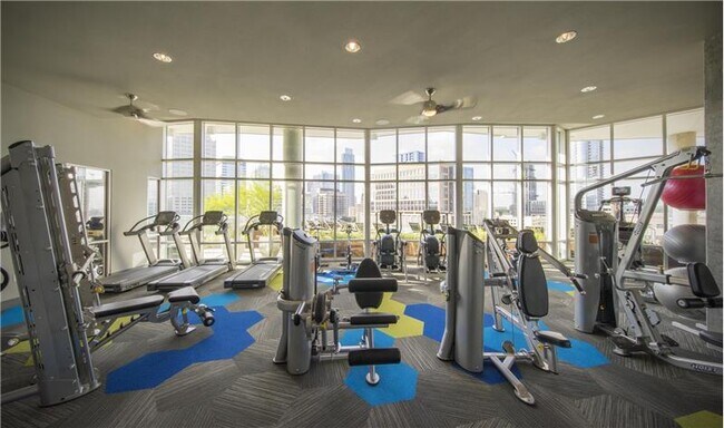 Building Photo - 617 W 7th St