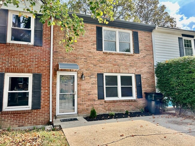 Primary Photo - 2 Bed 1.5 Bath in Lexington!