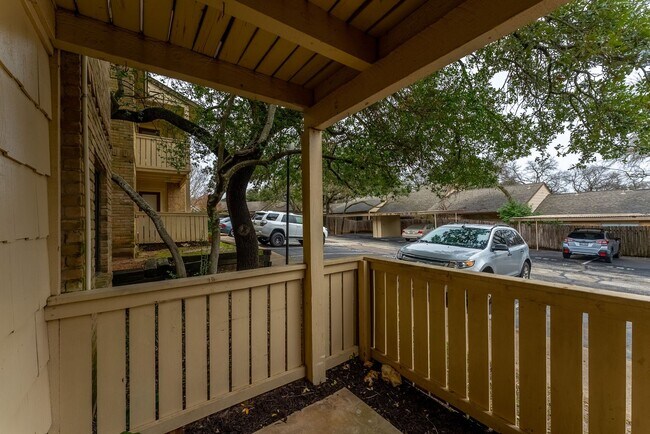 Building Photo - Chic 1-Bed Oasis: Your Gateway to Austin's...