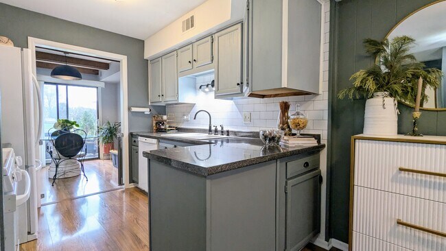 Building Photo - 64 Michigan Ct