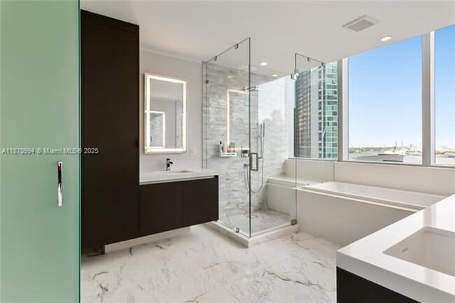 Building Photo - 851 NE 1st Ave